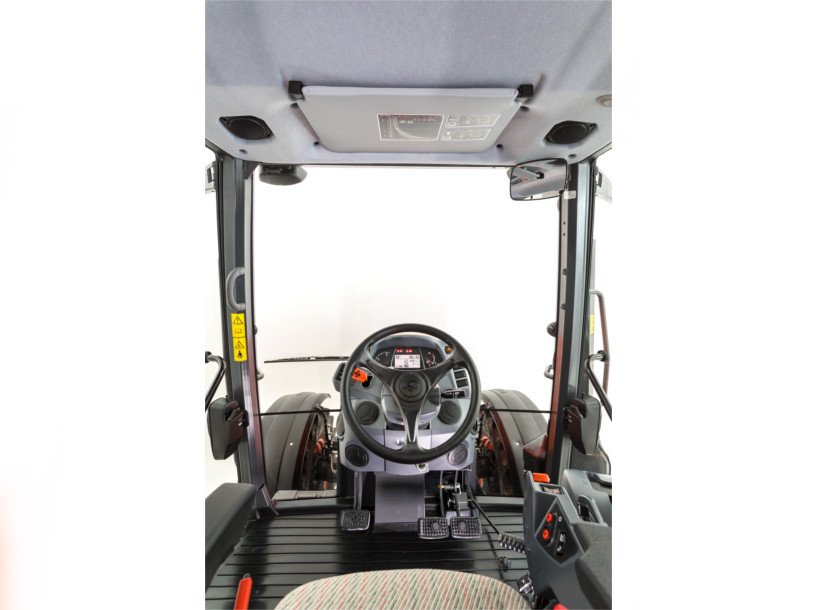Kubota-MGXIV-cabin-2